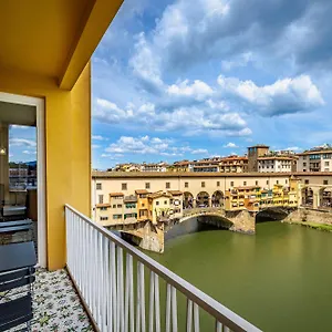 https://apt-yd-balcony-on-pontevecchio-view.it-tuscanyhotel.com