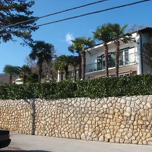 https://apartment-leon-and-leona.in-istria.net