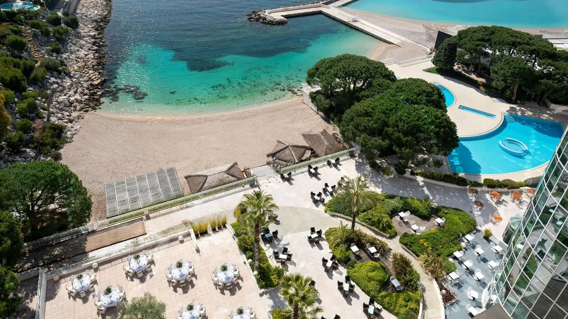 Le Meridien Beach Plaza contacts
