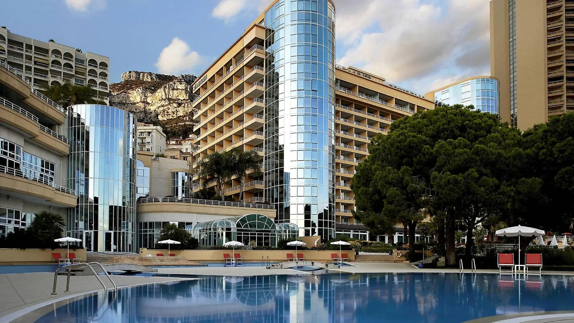 מלון מונטה קרלו Le Meridien Beach Plaza